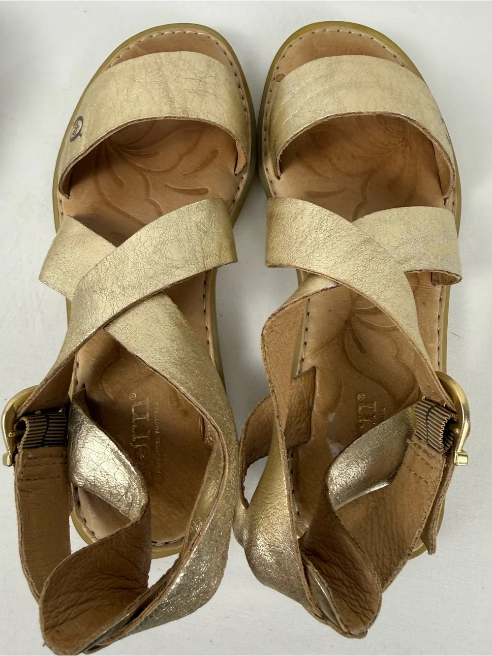 Born | F25510 | Metallic Gold Leather Crisscross Sandals | Ankle Strap | Size 7